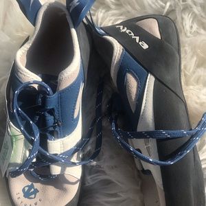 Evolv Skyhawks Climbing Shoes